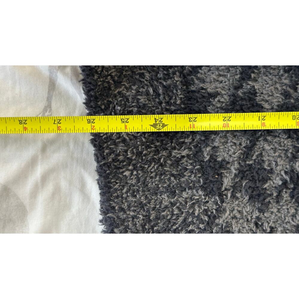 SKIMS Women’s Grey Black Fuzzy Knit Sweater Size L/XL Soft Plush Crewneck NWT - Picture 4 of 6